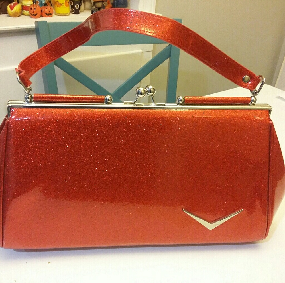 Lux De Ville getaway kiss purse sparkle red